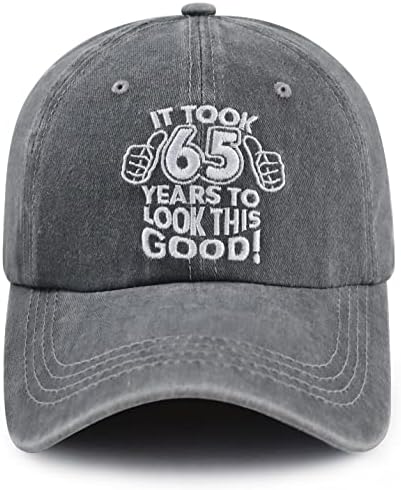 Xucamty Отне 65 Години, за да Изглежда Тази Добра Шапка, Регулируем Памучен Бродирани бейзболна шапка с Подаръци за 65-ия Рожден Ден